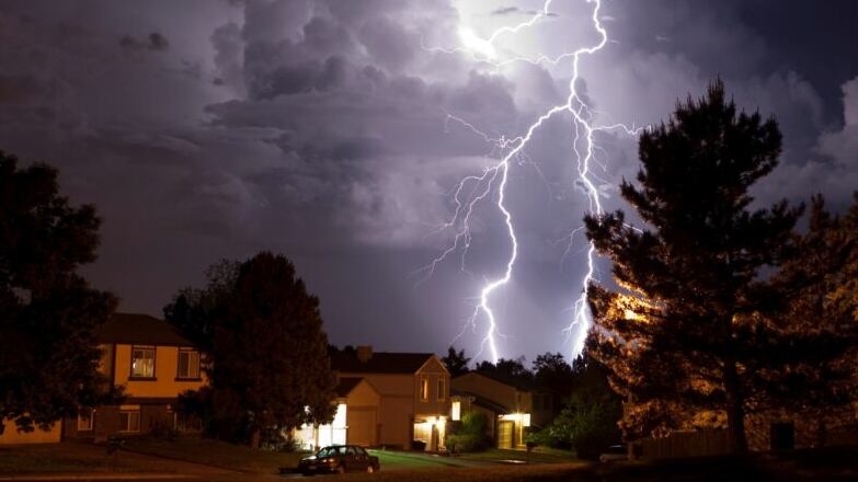 En tiempos de rayos es mejor prevenir para evitar que los equipos electrónicos sufran y hasta que la casa se incendie