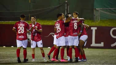 Santos sorprendió con una inesperada salida y una notable incorporación a su equipo