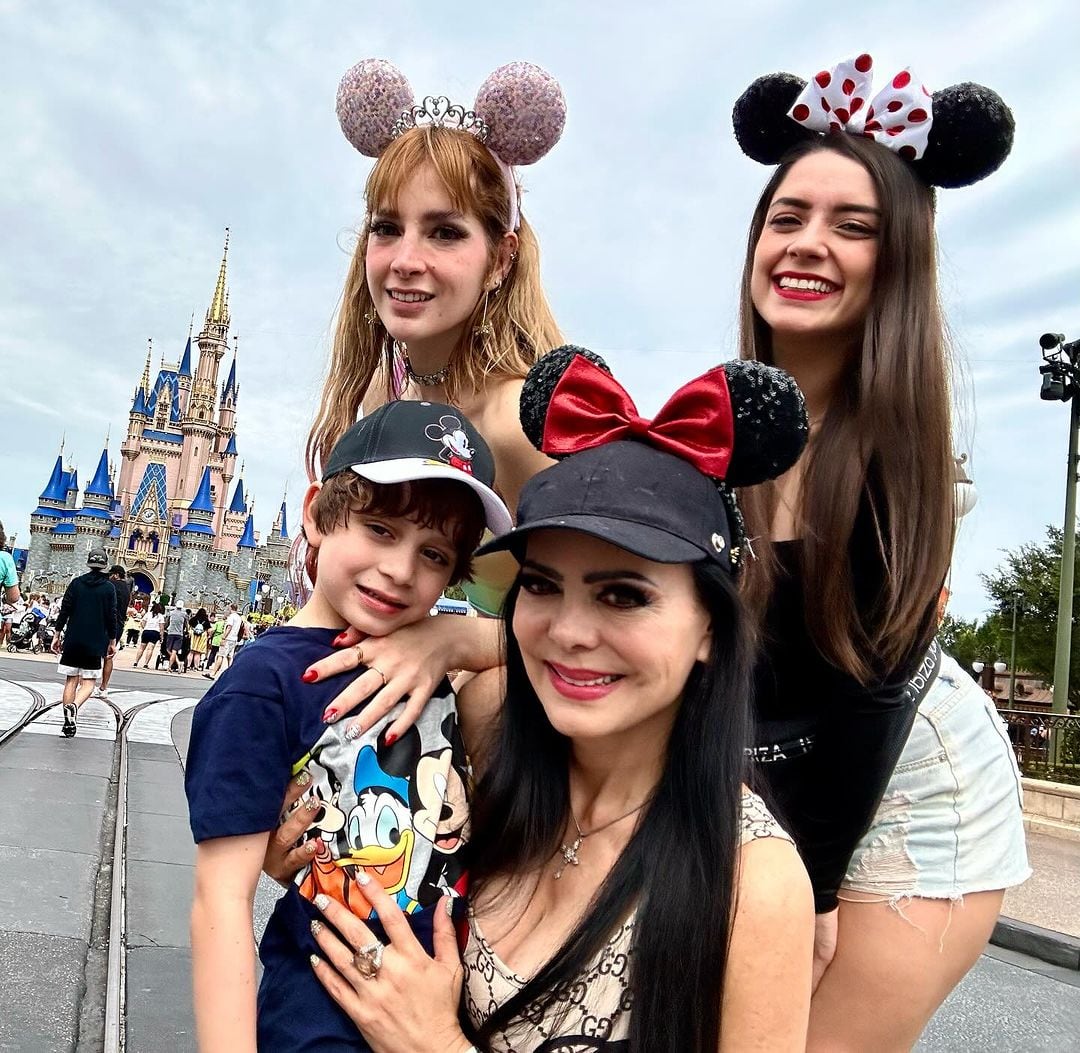 Maribel Guardia y su sobrina Maribel García y su familia.