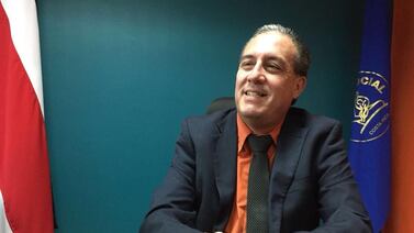 A soldador le dieron una cita para el 2044 y así lo justificó el director del hospital San Carlos