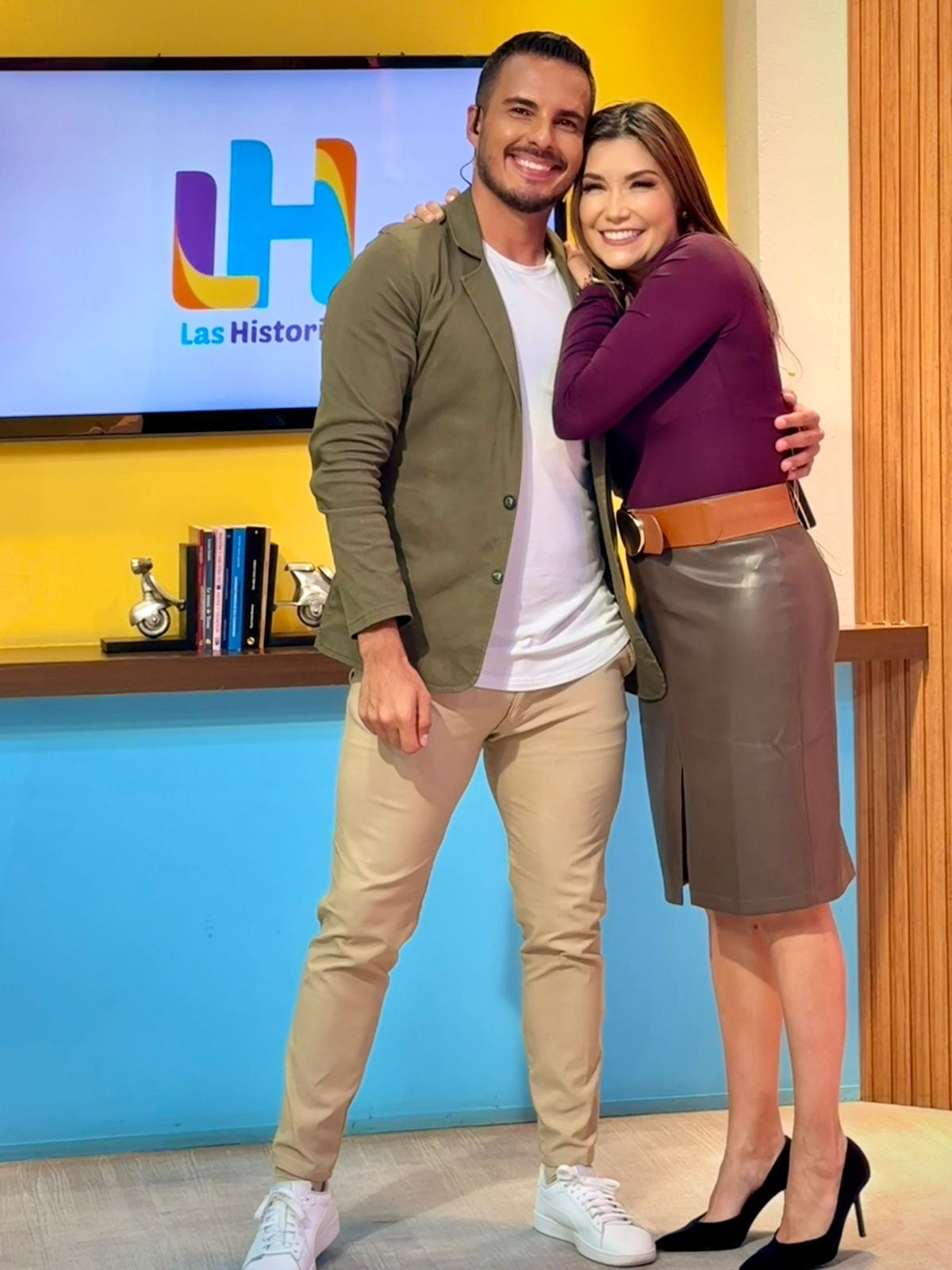 Julio Solís y Ginnés Rodríguez son los presentadores principales de Las Historias de canal 11.