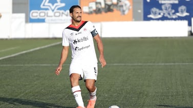 Celso Borges volvió a demostrar por qué es enemigo de las canchas sintéticas