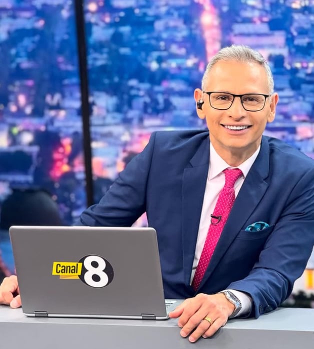 Alejandro Ramírez, presentador de Telediario Internacional de canal 8
