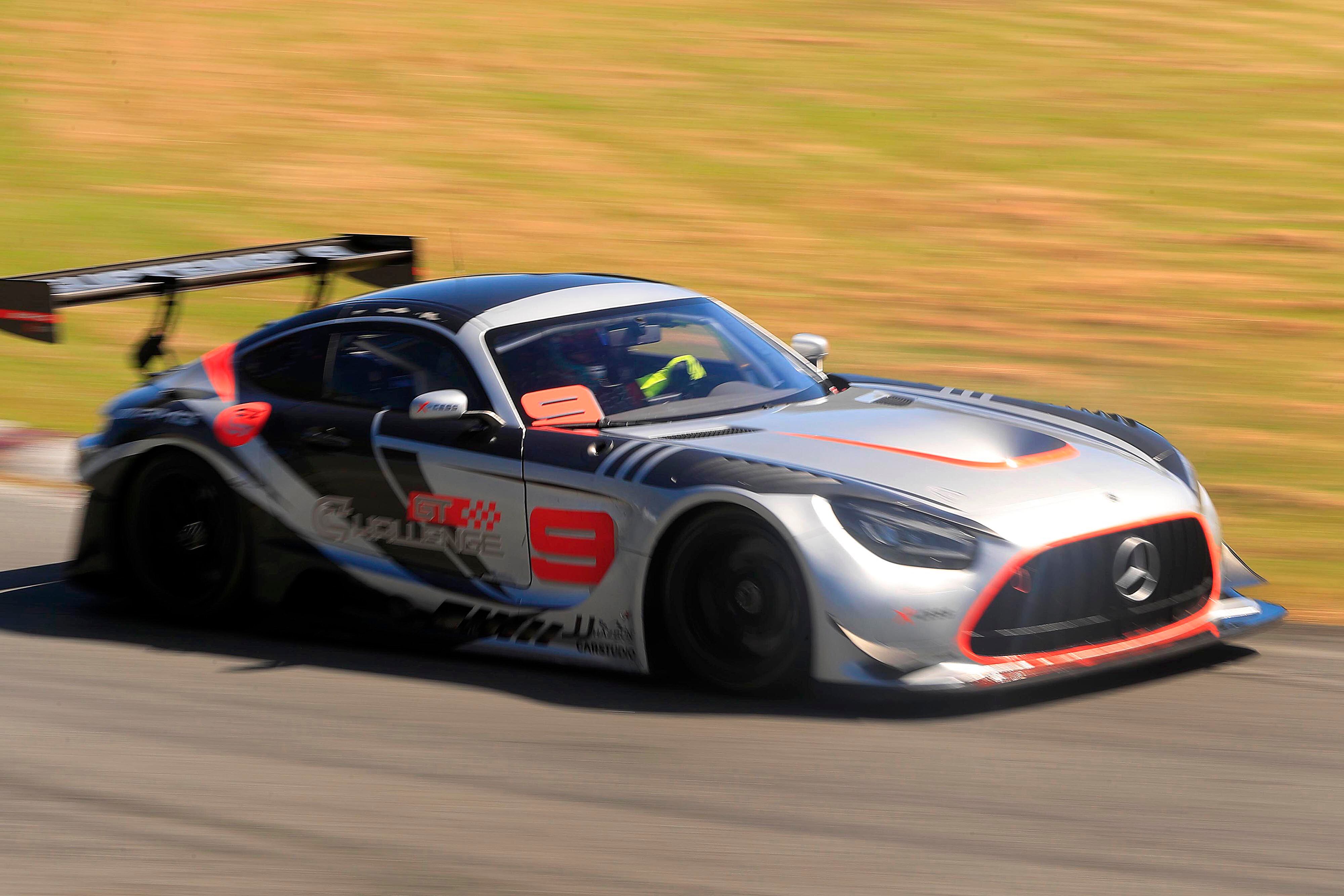 15/12/2023 Parque Viva. Pilotos y vehículos realizaron este viernes las segundas prácticas para el gran evento automovilístico, las Tres Horas de Costa Rica, en la pista starcars.com.