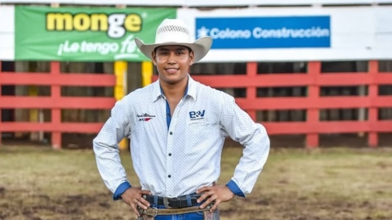Mamá revela cuál habría sido el motivo por el que asesinaron a su hijo montador de toros en una barbería