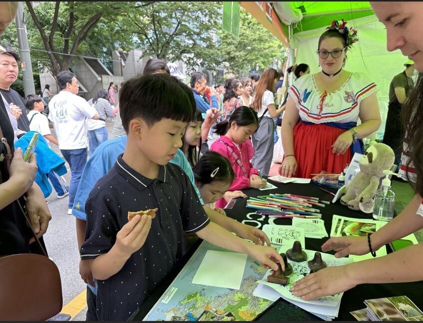 El sabor del Gallo Pinto y la música tradicional costarricense deleitaron este fin de semana a miles de coreanos en Seúl. La comunidad de ticos participó junto a la Embajada de Costa Rica en Corea del Sur, en el “Festival de la Amistad”