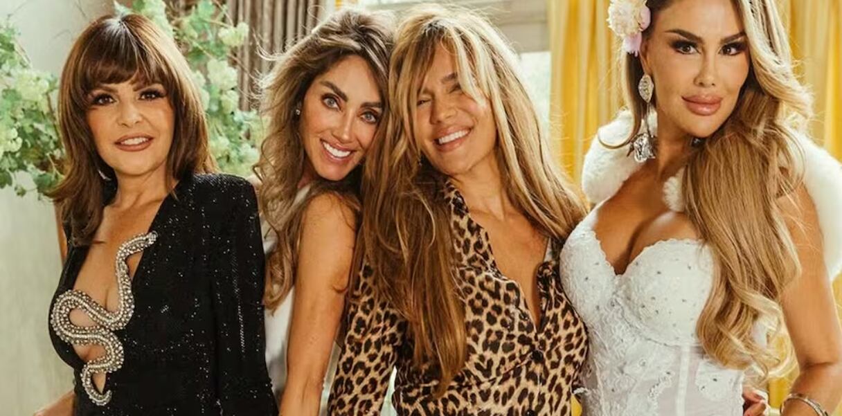 Karol G junto a reconocidas actrices mexicanas