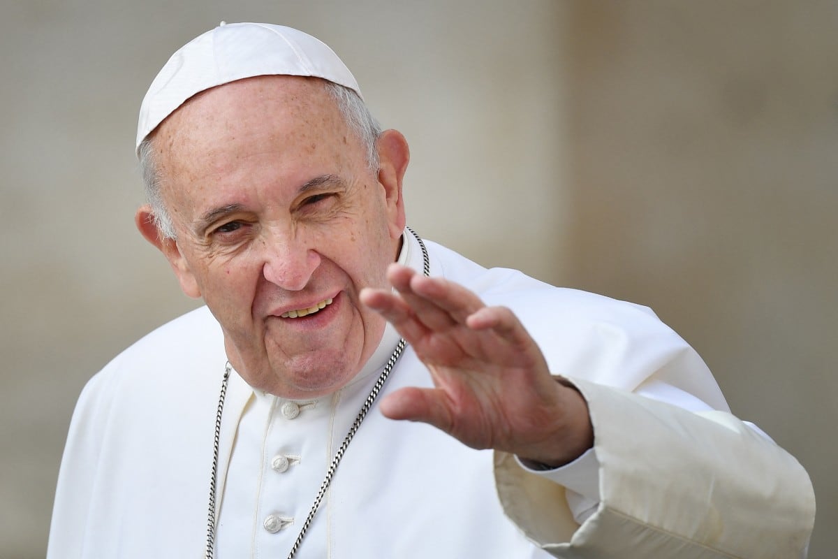 (Archivo) ) El papa Francisco saluda a los fieles a su llegada a la audiencia general semanal en la plaza de San Pedro, en el Vaticano, el 25 de septiembre de 2019.