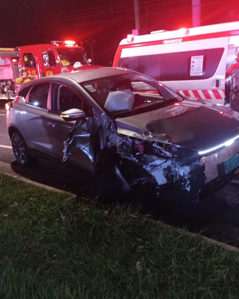 La fatalidad ocurrió a las 11:22 p. m. de este sábado, en San Francisco de Heredia, en este sitio chocaron un carro y una moto, quedando en el sitio una persona sin signos vitales, la identidad de momento no ha trascendido. Foto: Tomada de Yamba Radio