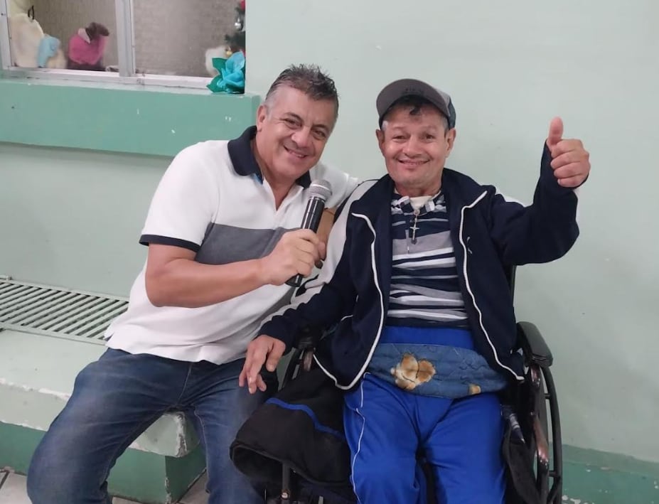 Álvaro Zamora junto a Pity, del redondel de Zapote