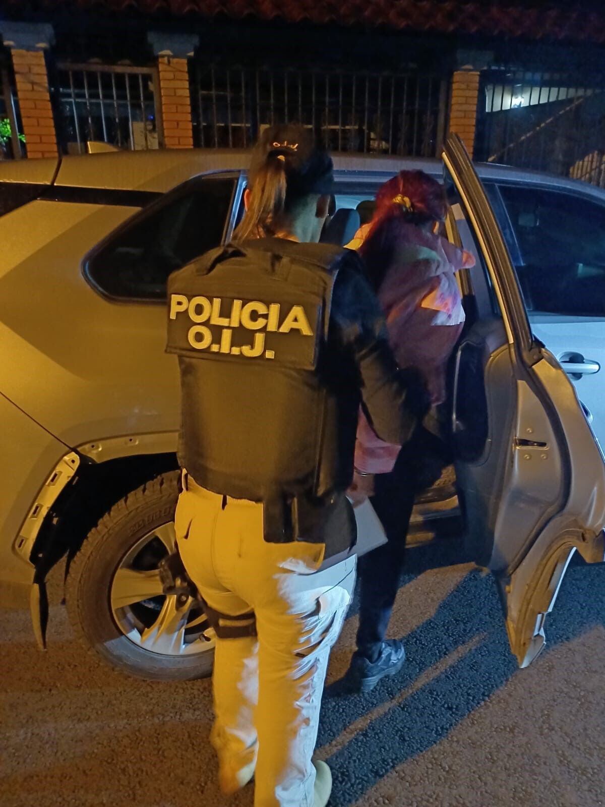 Detenidos sospechosos de prostituir mujeres en bar. Foto OIJ.