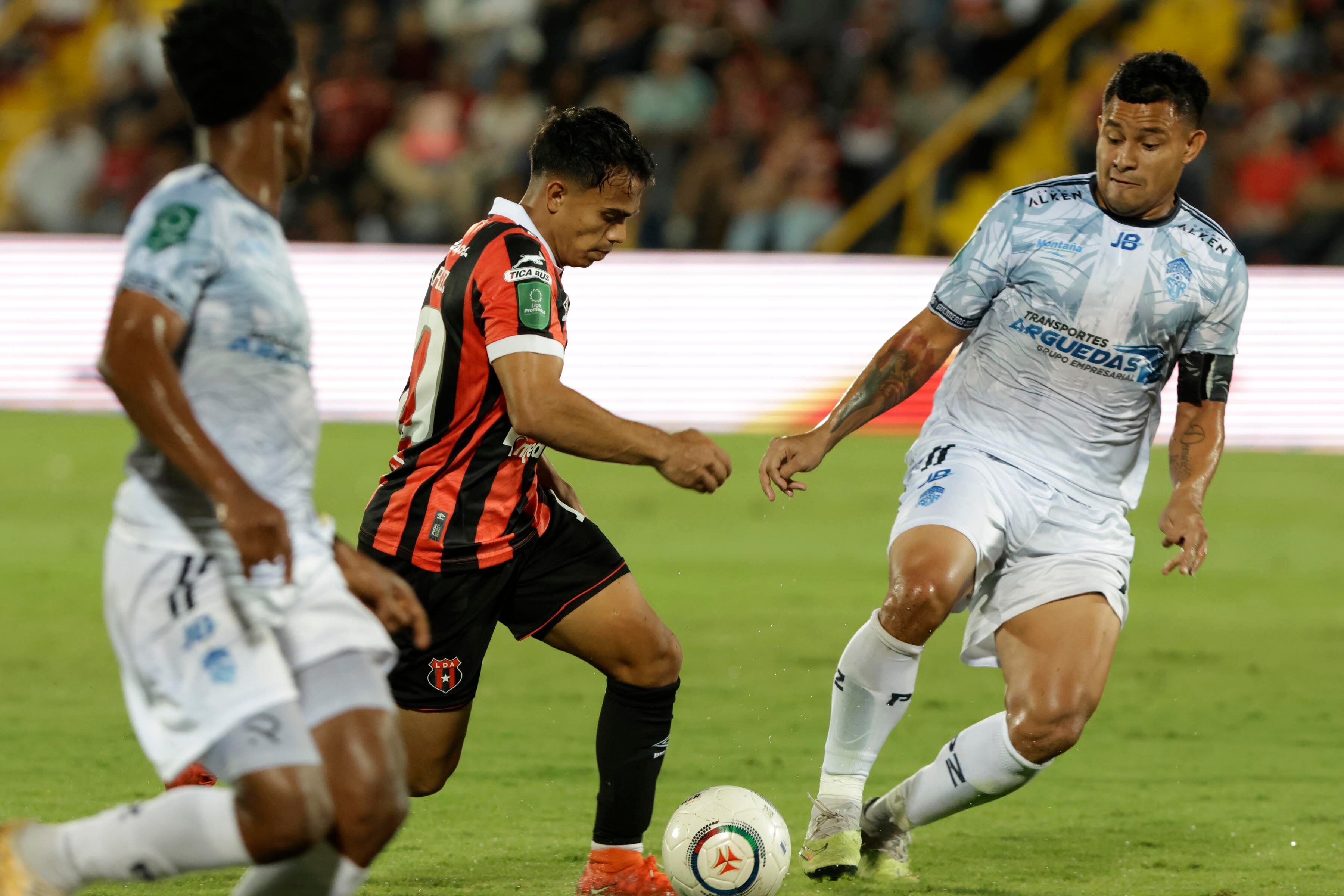 20/02/2024. Estadio Alejandro Morera Soto, Alajuela. Hora: 08:00 p.m. Partido de la Jornada 6 del Torneo de Clausura 2024 disputado entre la Liga Deportiva Alajuelense (LDA) y Municipal Pérez Zeledón en el Estadio Alejandro Morera Soto, Alajuela. Fotos: Mayela López