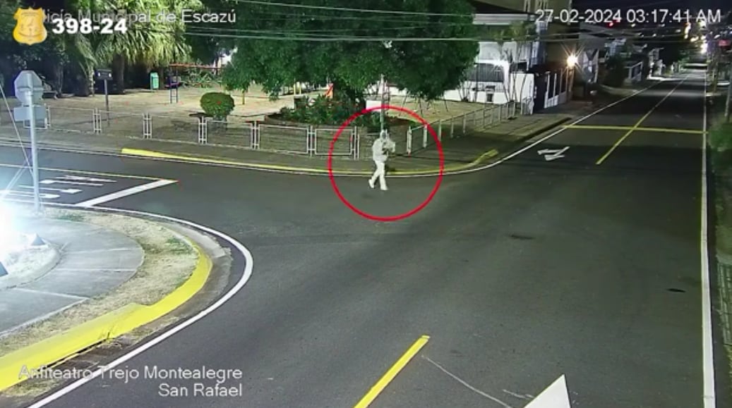 A Carlos Jiménez Freer, de 75 años, le quitaron la vida de un balazo en el abdomen cuando en apariencia dormía en su casa en Trejos Montealegre en Escazú, San José. Este sujeto es el sospechoso del homicidio. Foto: OIJ