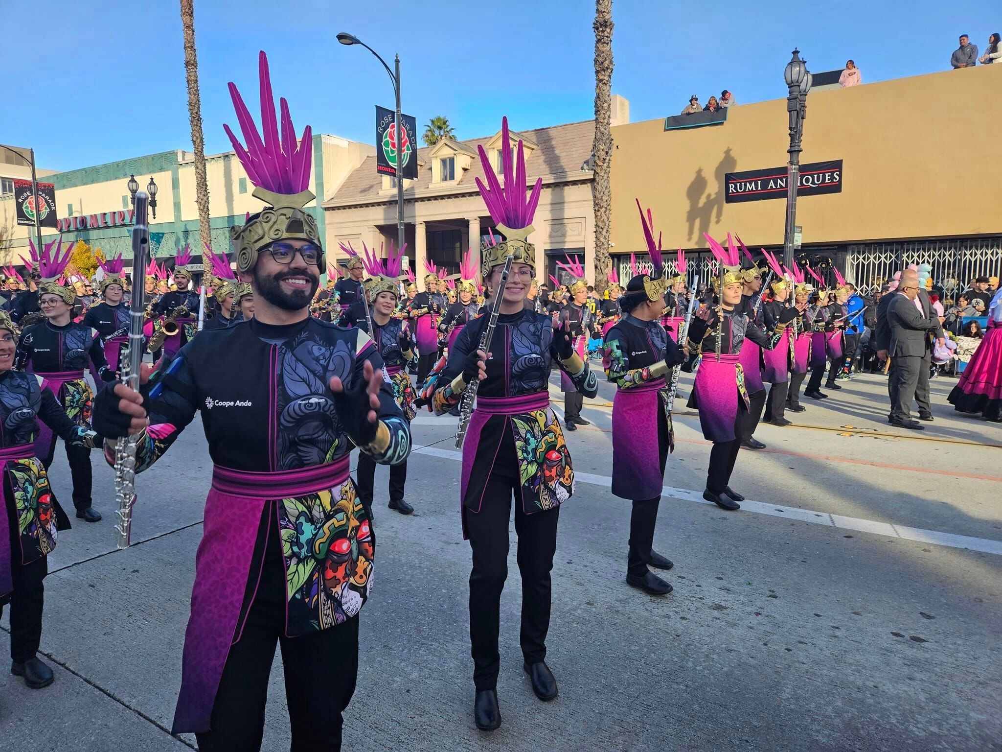Con gran orgullo patrio, Elesban Rodríguez, director de la Banda Municipal de Zarcero (BMZ), celebró que cumplieron con el gran objetivo que se impusieron desde que fueron confirmados como participantes en el Desfile de las Rosas 2024