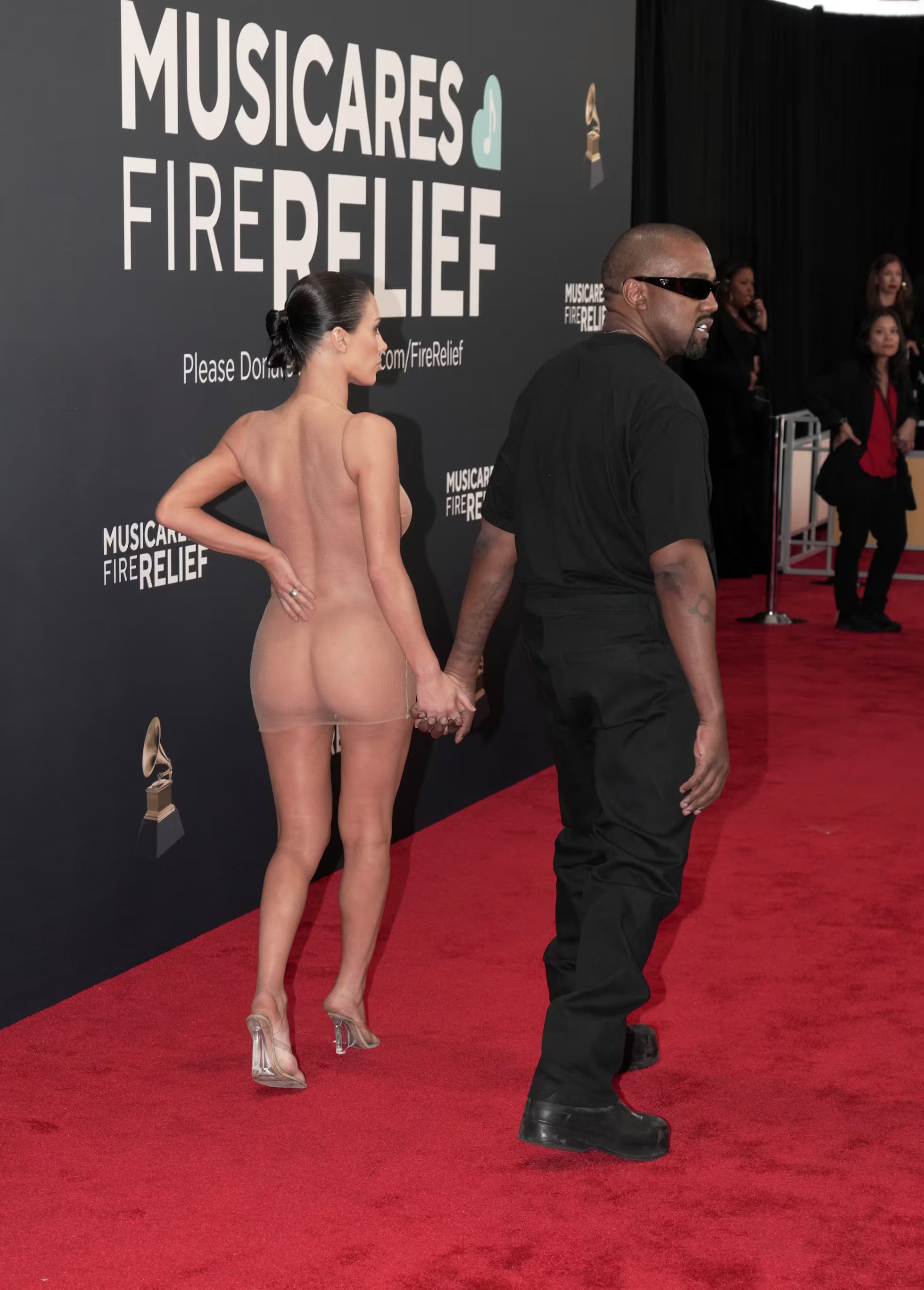 Bianca Censori, esposa del rapero Kanye West, y sus antuendos en sus últimas apariciones públicas.