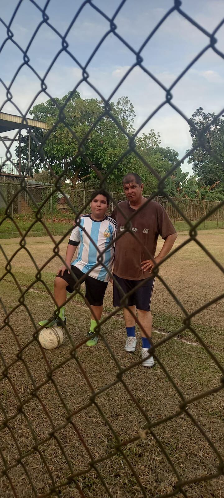 Greivin Daniel Vásquez López, de 11 años, cursaba el sexto grado y le gustaba predicar junto a sus papás. El niño murió cuando iba en moto con su papá, fueron chocados por un camión. Foto: autorizadas por Grevin Vásquez para La Teja