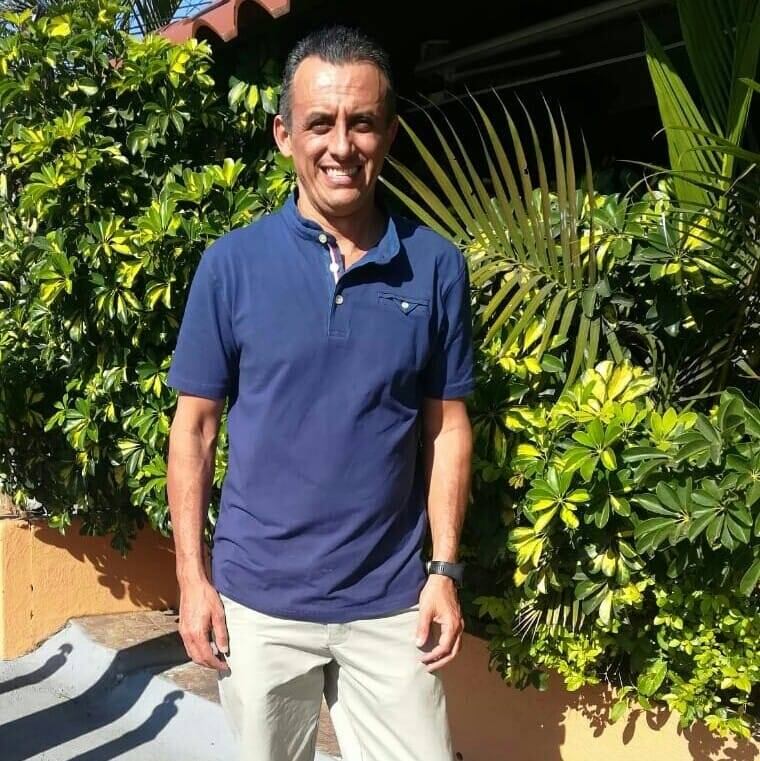 Carlos Chavarría,  uber eats recibe regalo