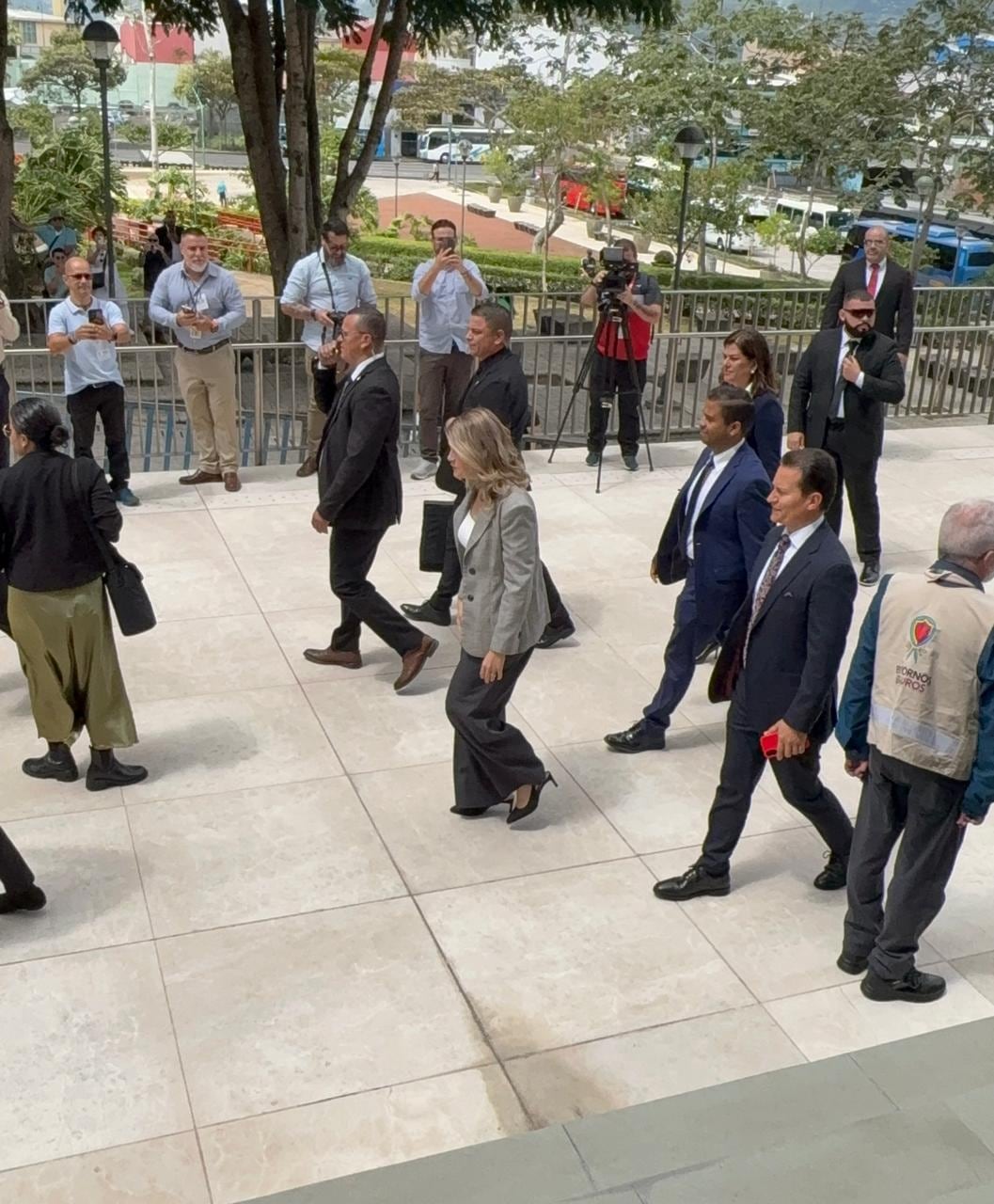 Laura Fernández no participó en el Simulacro Nacional