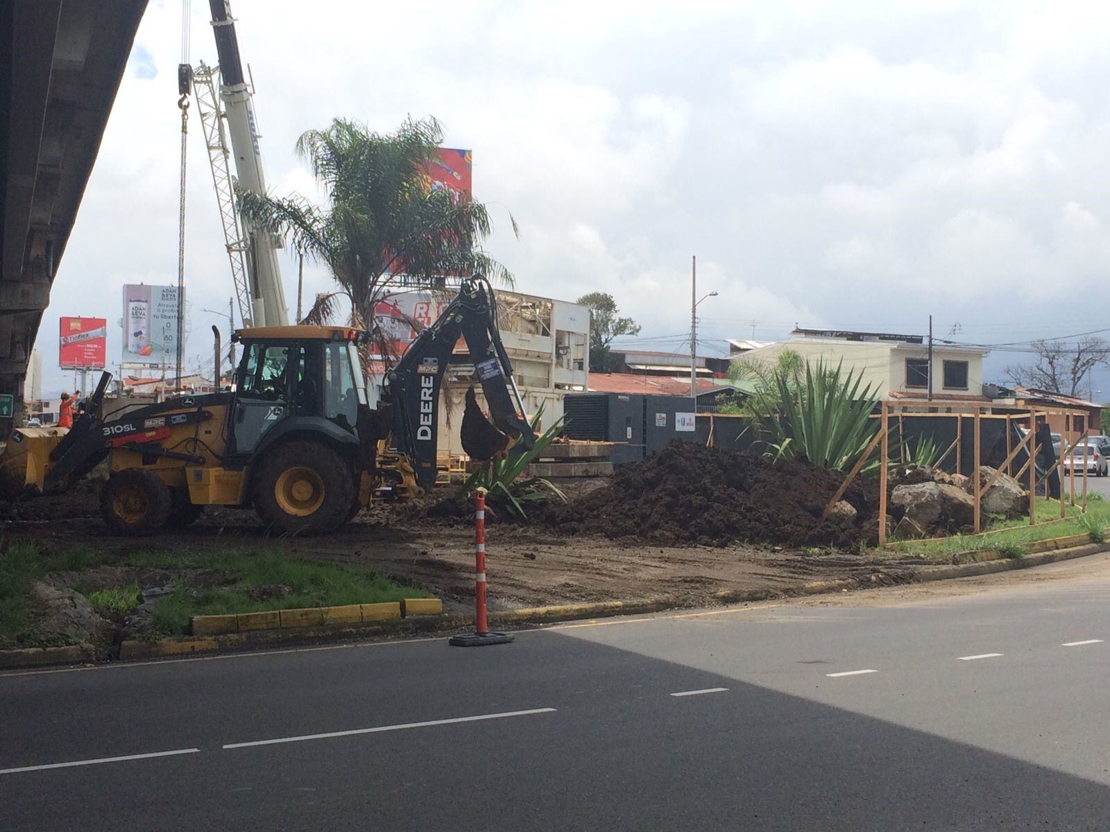 El Instituto Costarricense de Acueductos y Alcantarillados (AyA) realizará trabajos de conexión del sistema sanitario sobre la Rotonda de Guanacaste, lo que provocará el cierre parcial con reducción de un carril sentido Alajuelita hacia San José
