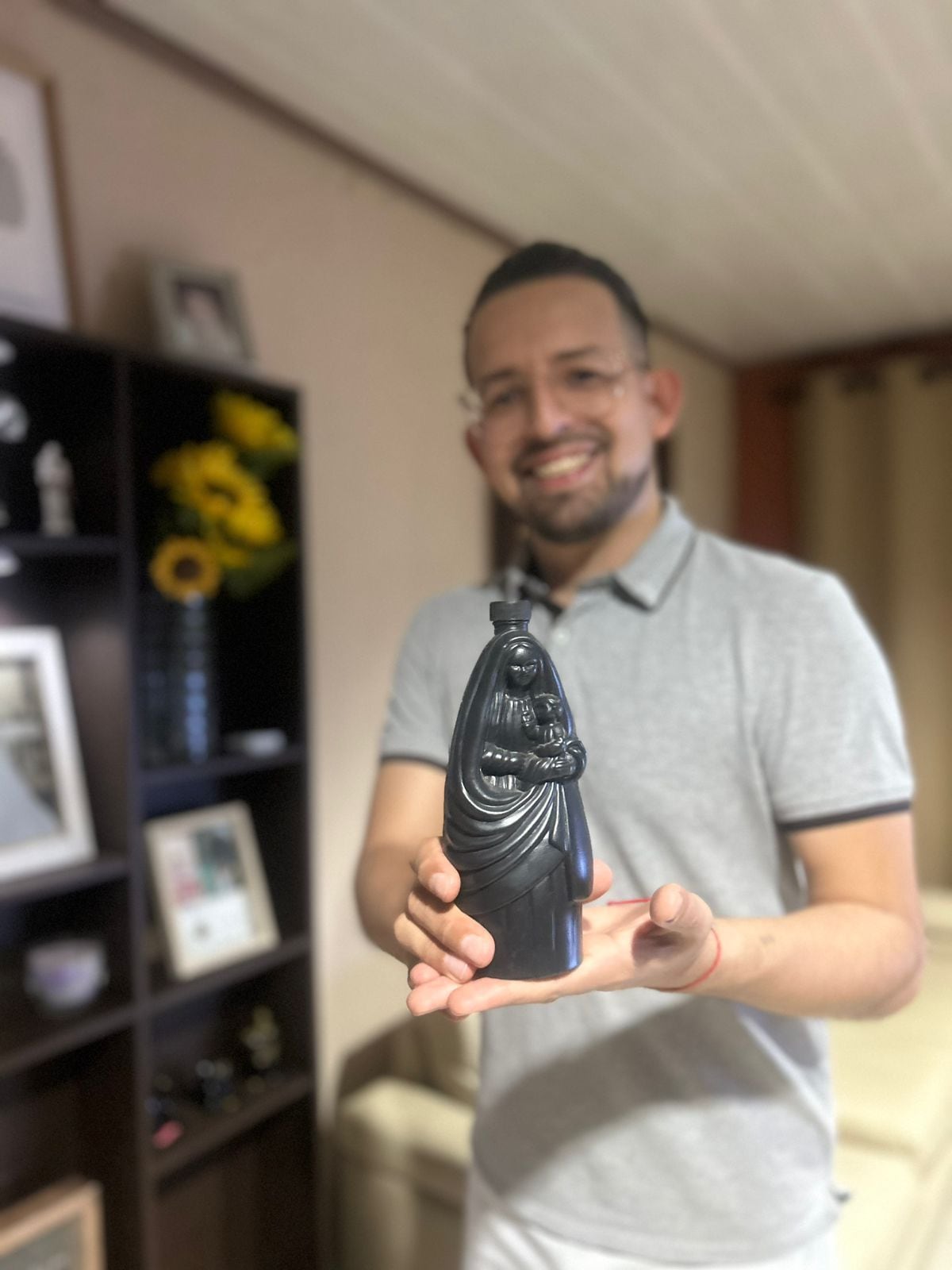 Carlos Chinchilla, de Deportes Repretel, lleva a La Negrita en su piel desde hace dos años