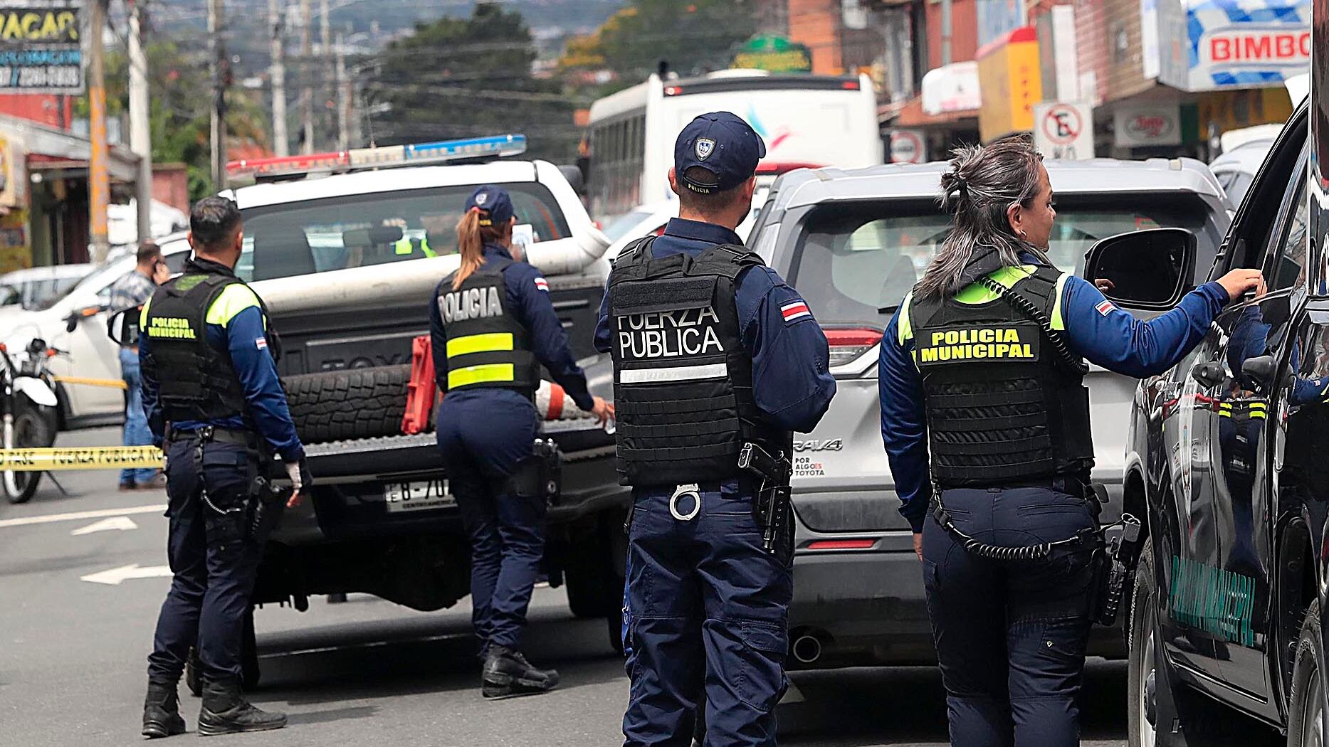 30/06/2023 Moravia. Este viernes se dio una balacera, doscientos metros al este del parque de Moravia. Miembros de la Fuerza Pública, Policía Municipal y OIJ trabajaban en la recolección de indicios pasado el mediodía.