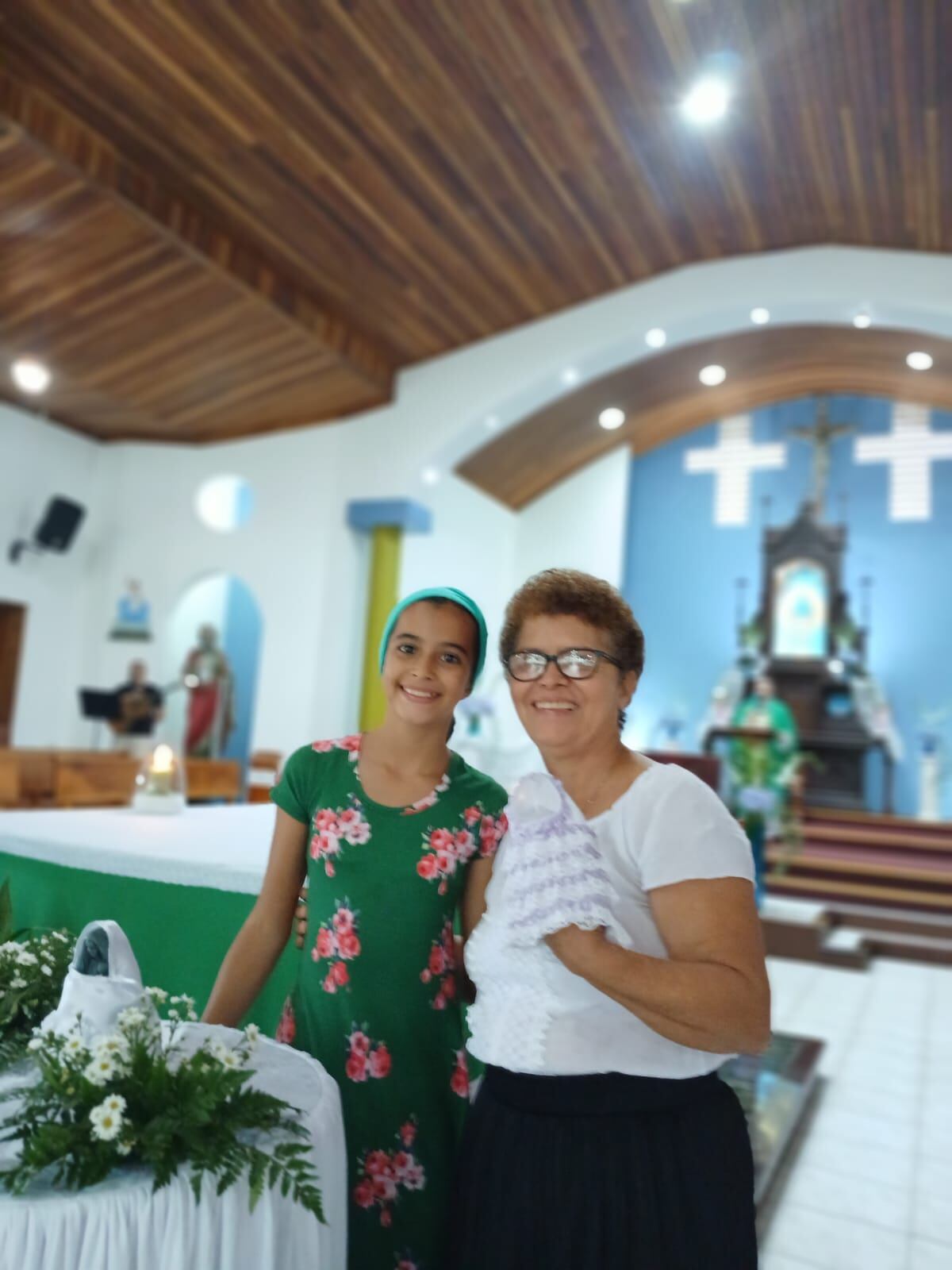 La historia mariana del país recibe con los brazos abiertos a una niña de 11 años, Abby Isabel Rodríguez Villalobos. De sus manos, con un poquitico de ayuda de su abuelita, se hizo el vestidito que lucirá todo el próximo año la Negrita del Santuario Mariano Diocesano de los Ángeles de San Carlos