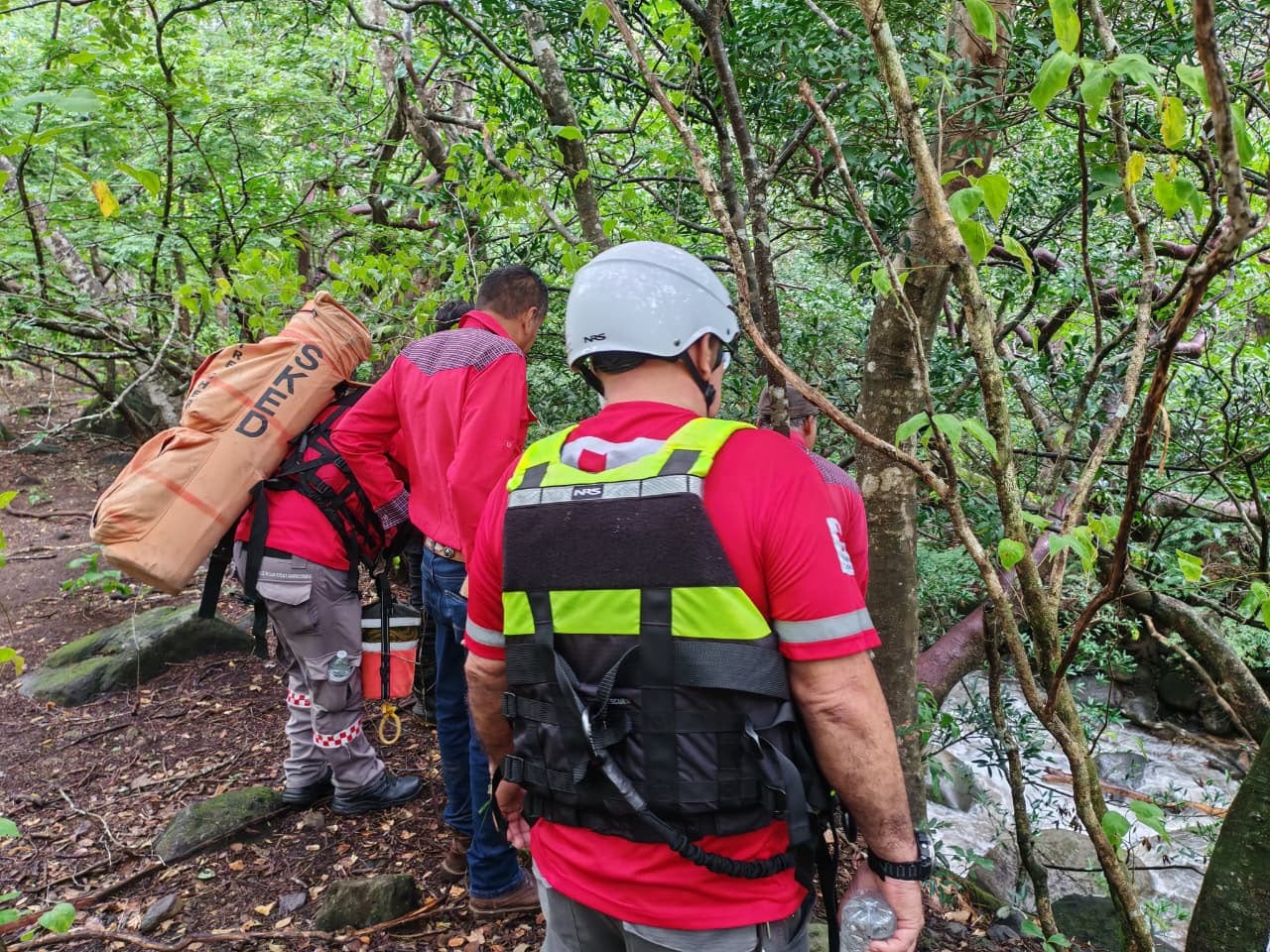 Cruzrojistas localizaron el cuerpo de una mujer adulta en una poza de la catarata Oropéndula, en Curubandé de Liberia.