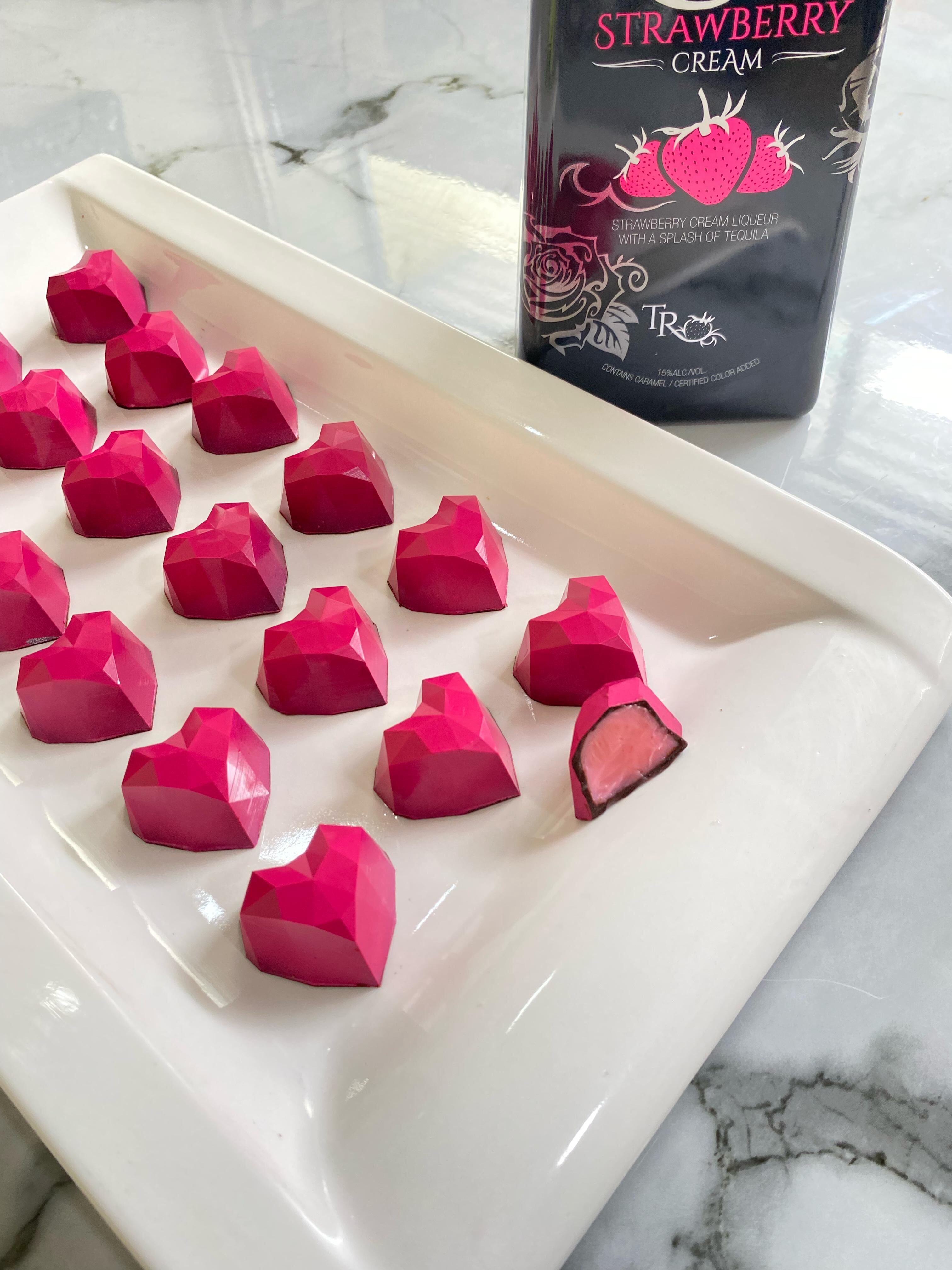 Omar Quesada Mora es un chocolatero pulseador de Ciudad Quesada que tiene un negocito llamado Zicolates