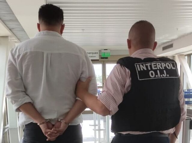 Canadiense fue detenido cuanddo pretendía escapar del país tenía orden de captura