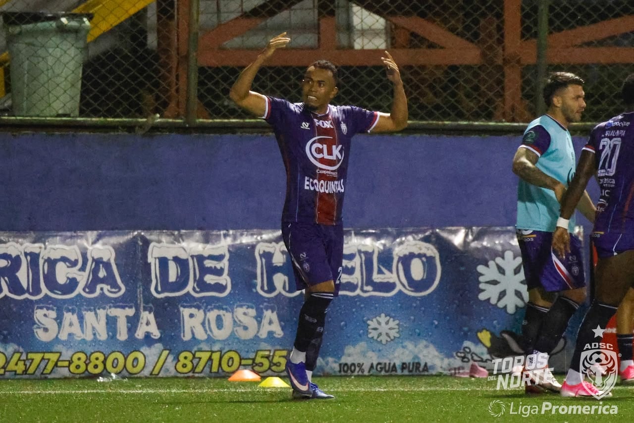 Jefferson Rivera anotó el gol con el que San Carlos derrotó a Cartaginés.
