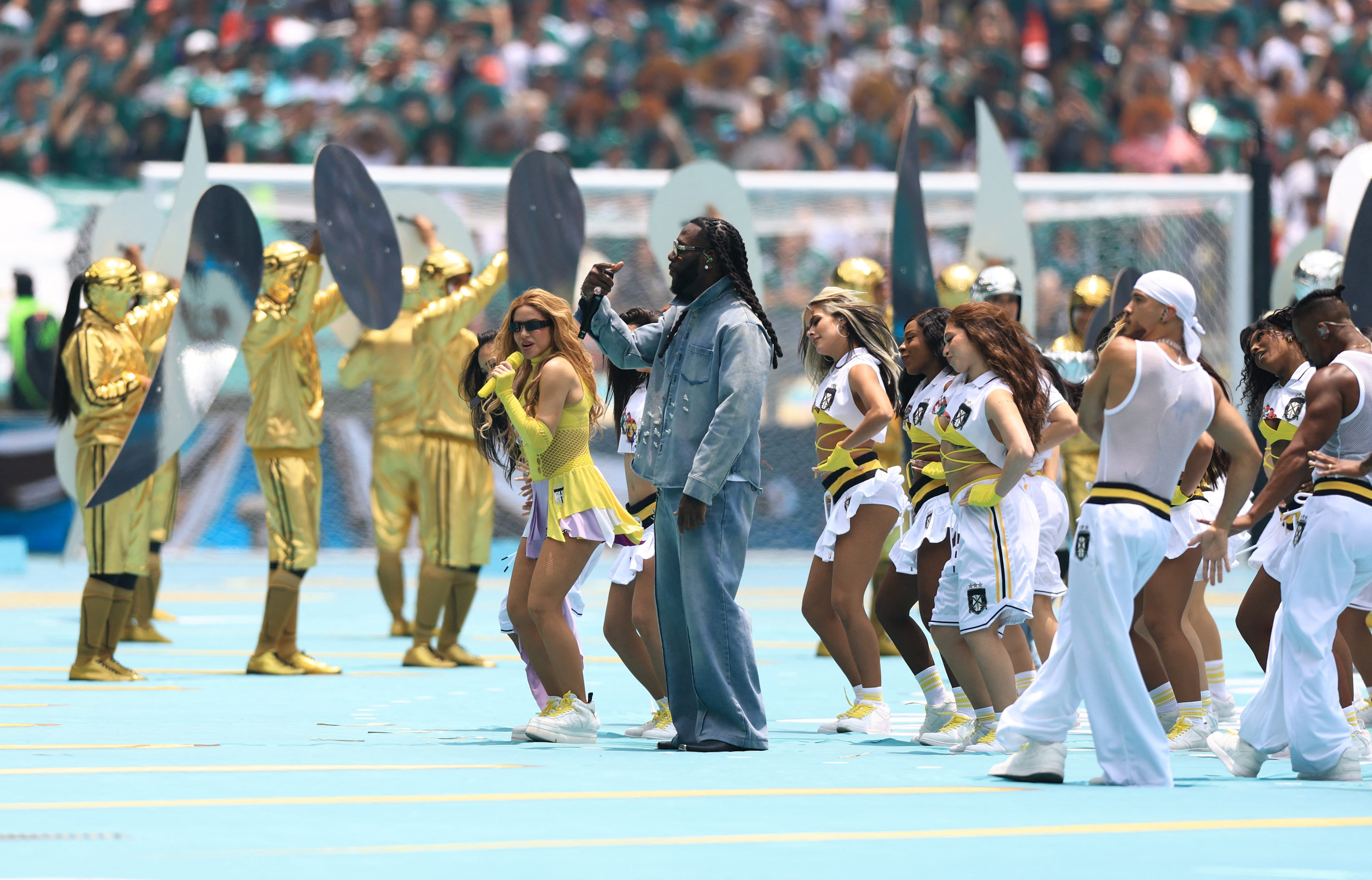 Shakira encendió al público con su canción 'Dai Dai' en el Estadio de la Ciudad de México.