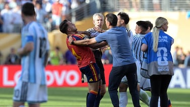 FIFA sanciona de forma durísima a jugadores argentinos tras pleito en la final del Mundial