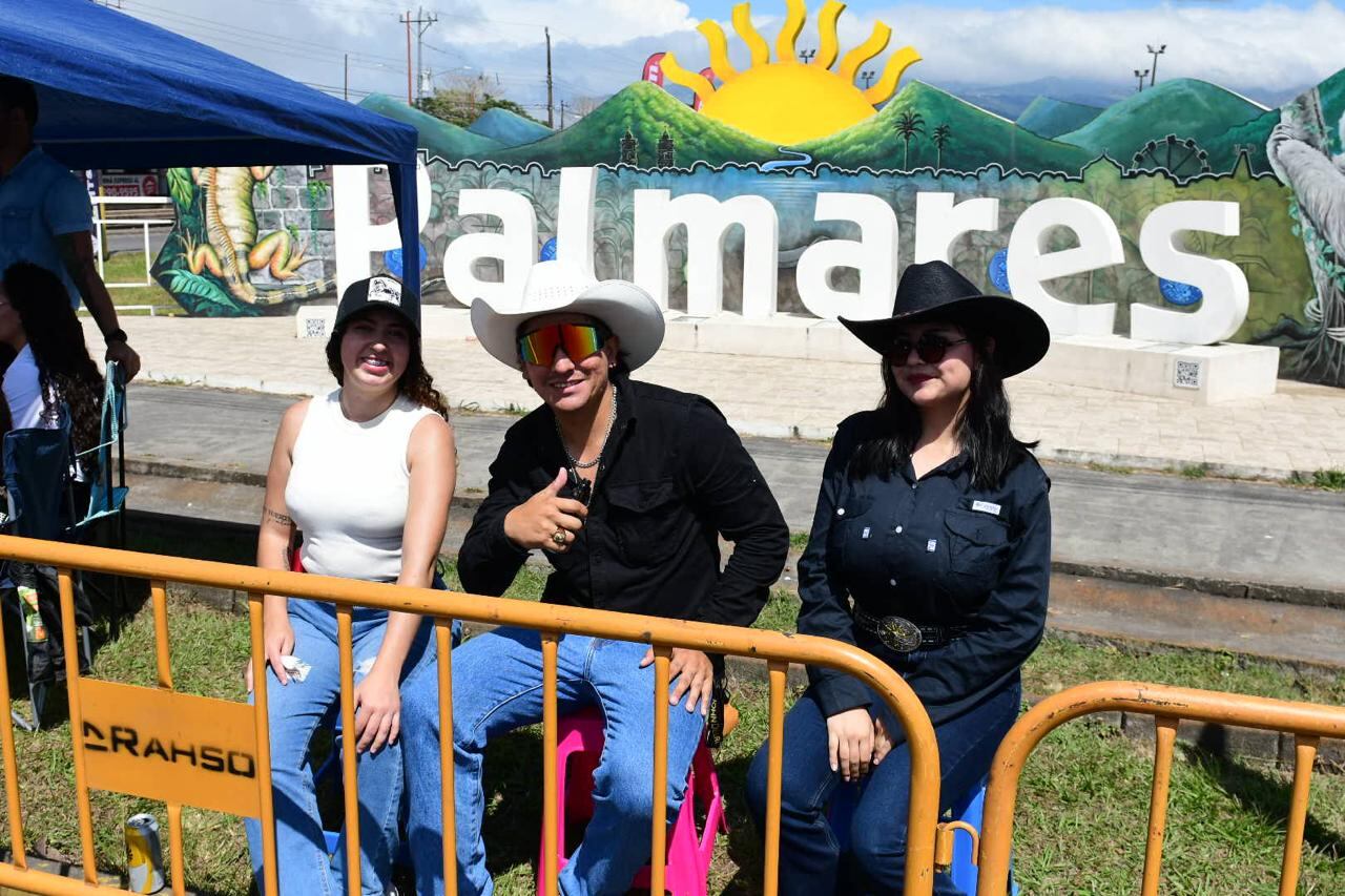 आज शनिवारी दुपारी हजेरी खूपच कमी आहे. छायाचित्रण: जॉर्ज नवारो.