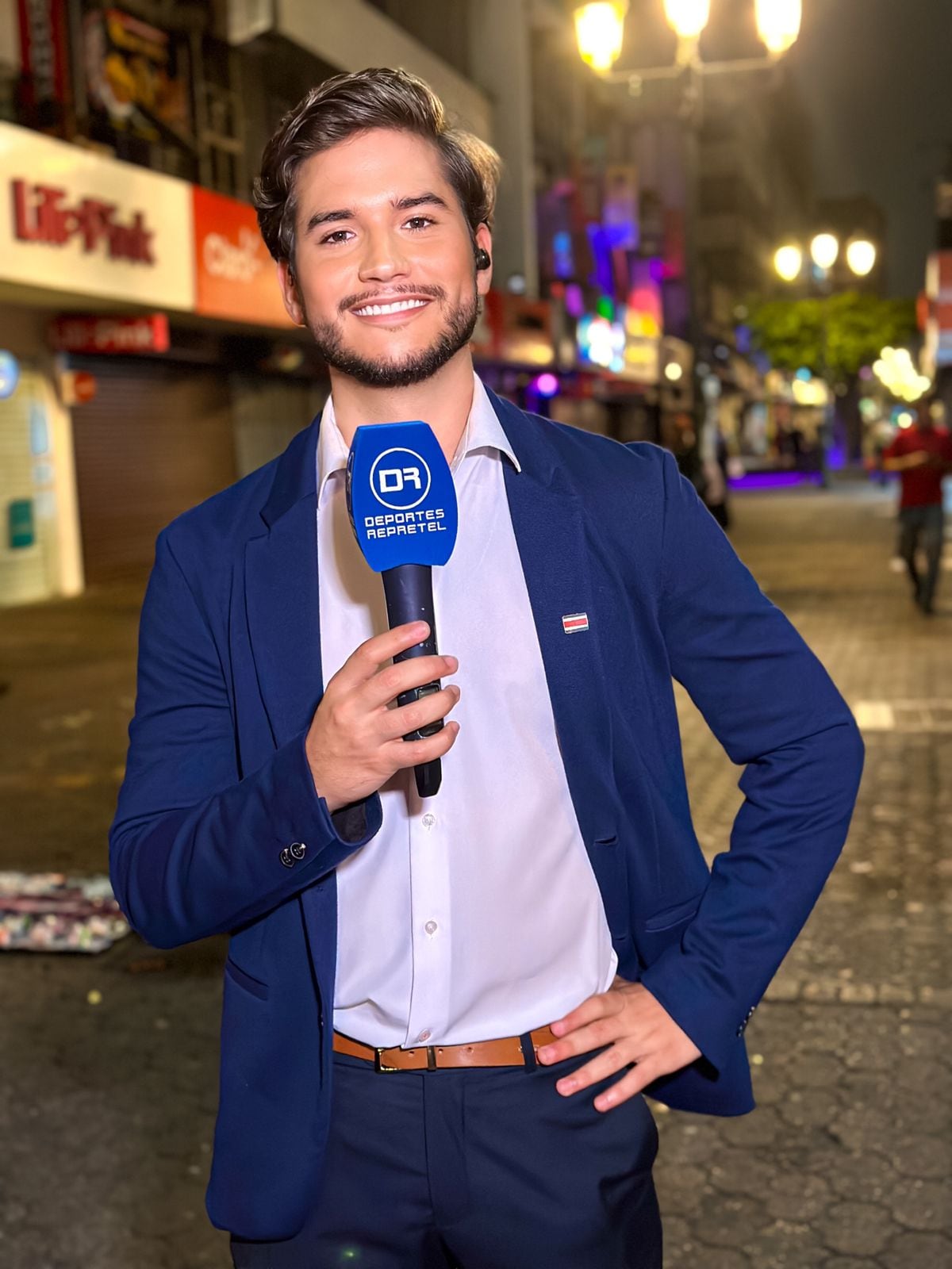 Alejandro Coto, presentador de Repretel
Club Gamers
canal 6