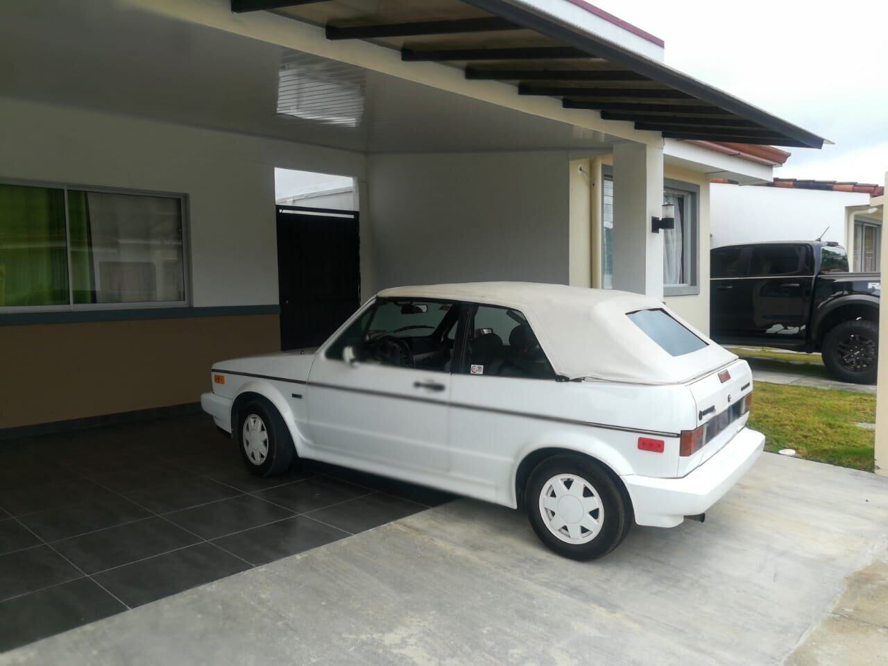 Más de un fiebre de los vochos le llamará la atención este modelo que pocas veces se ve en Costa Rica. Foto: Cortesía.