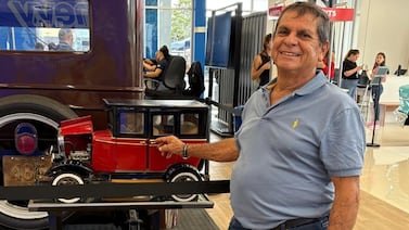 Haciendo carros a escala encontró el pasatiempo para agradecer una segunda oportunidad de vida