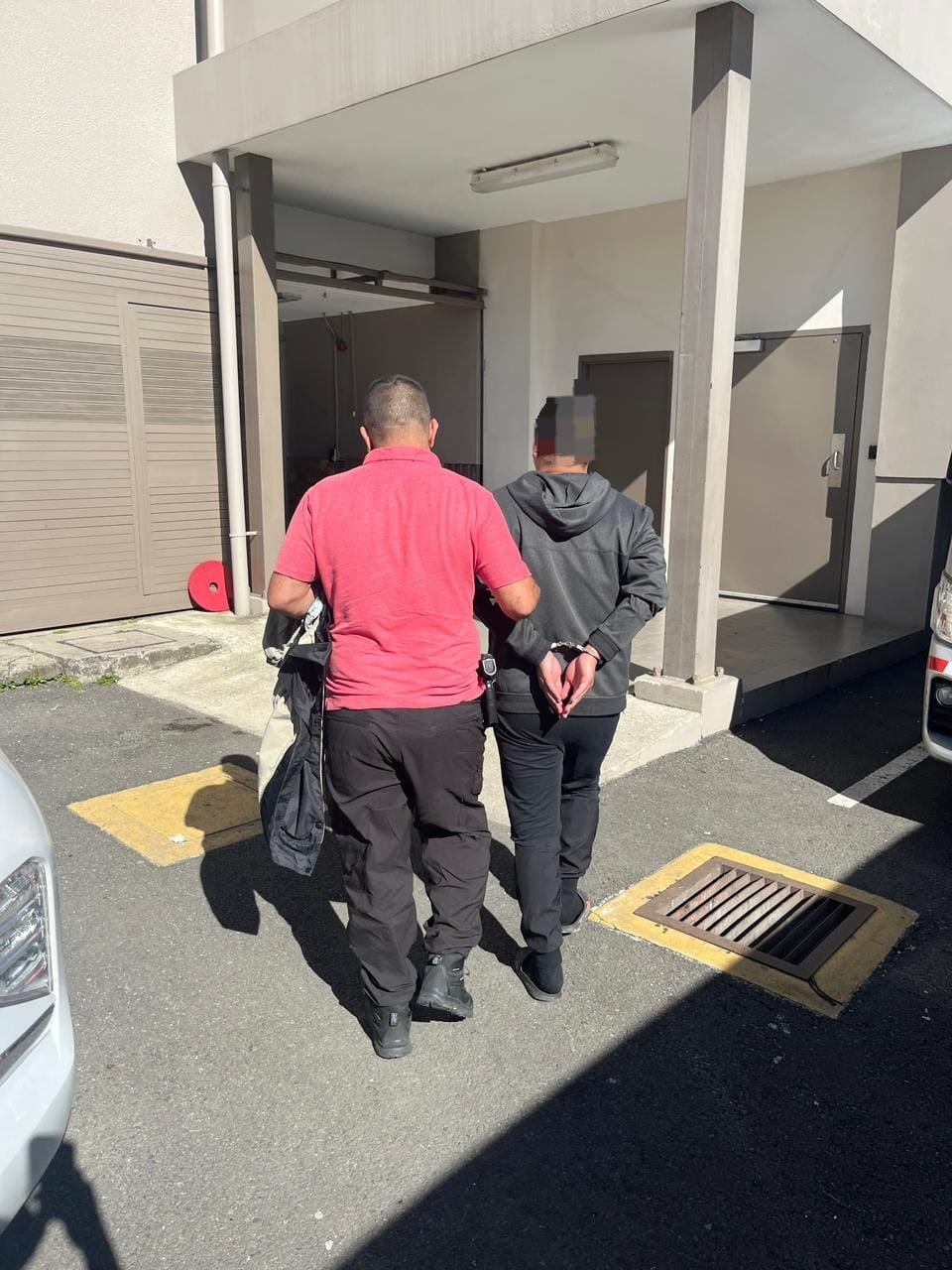 Un joven de apellido Brizuela, de 26 años, está en manos del OIJ por ser sospechoso de un robo de 42 millones de colones en cigarros. Foto: OIJ