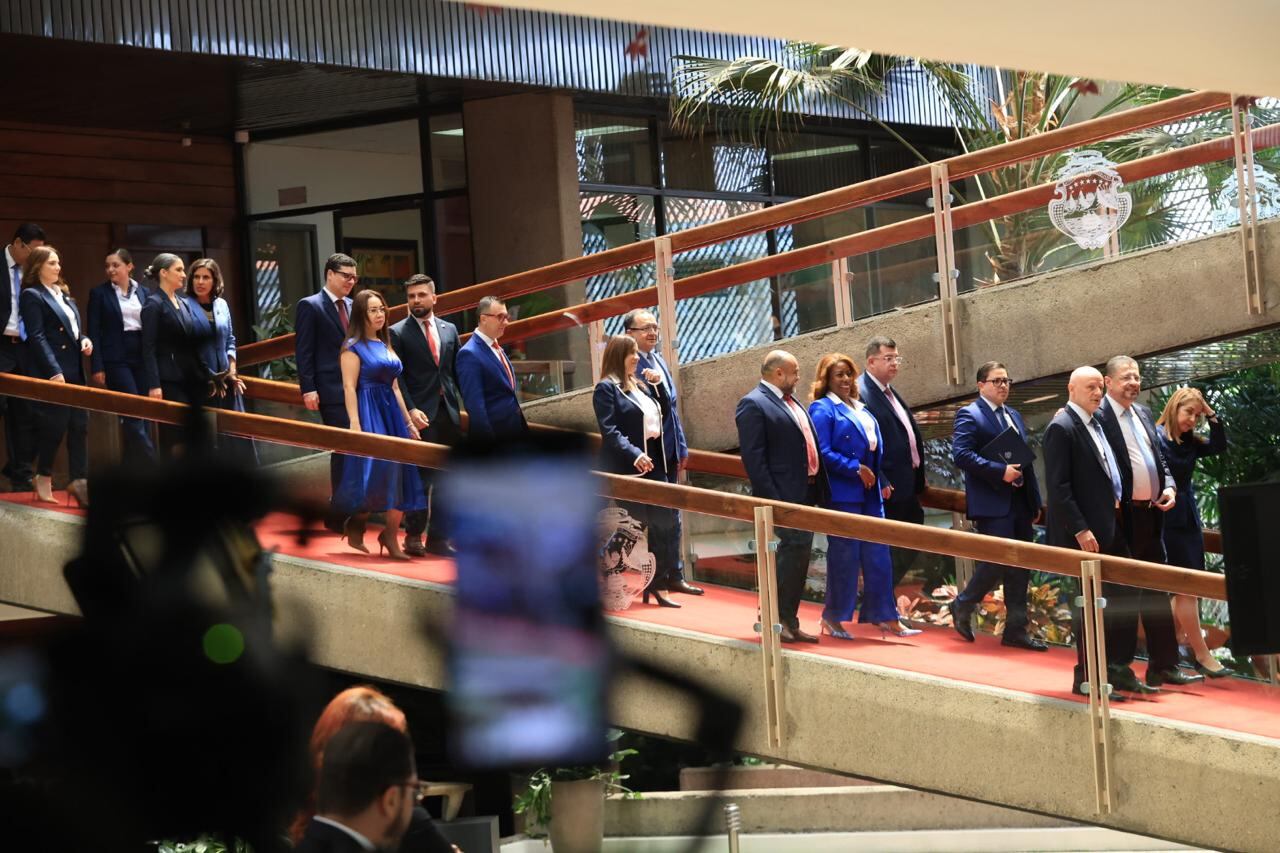 Renuncia de ministros del gabinete de Rodrigo Chaves