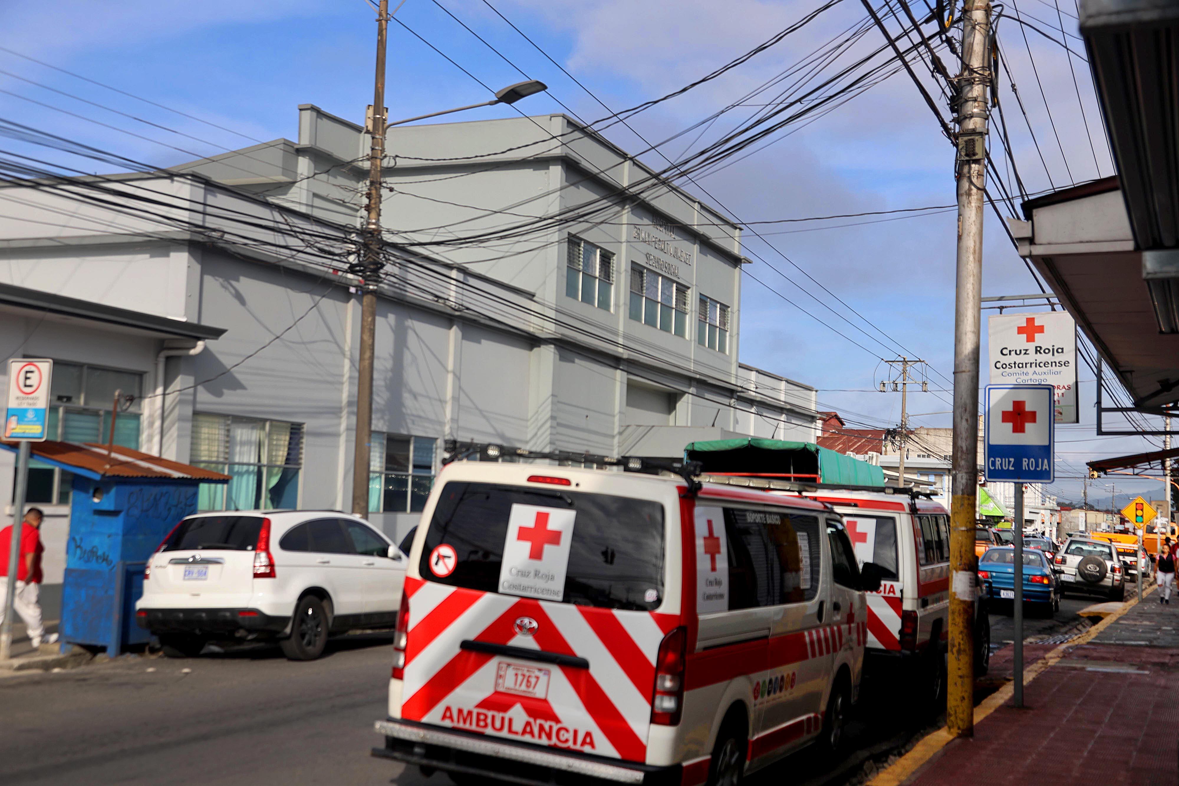 21/05/2024 Cartago. Hospital Max Peralta, fachada de la entrada principal, frente a la Cruz Roja. Foto: Rafael Pacheco Granados