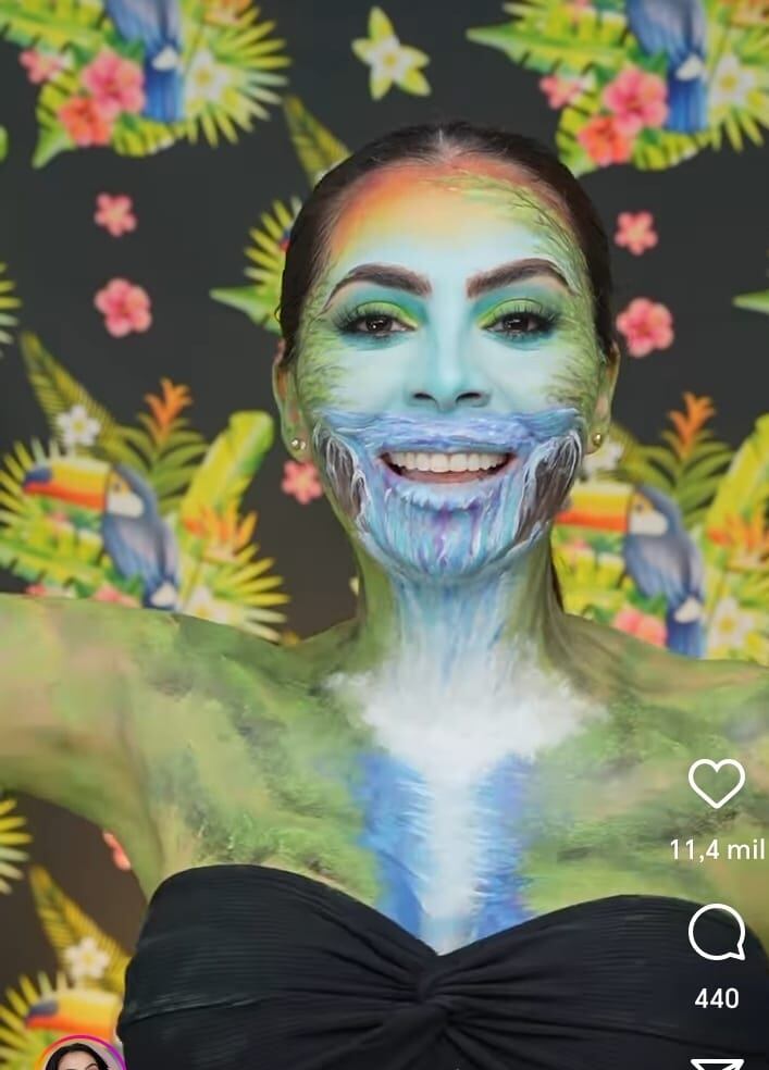 Una maquillista profesional duró más de una semana produciendo el video más viral del mes de la patria, ella se llama Reina López Arroyo.