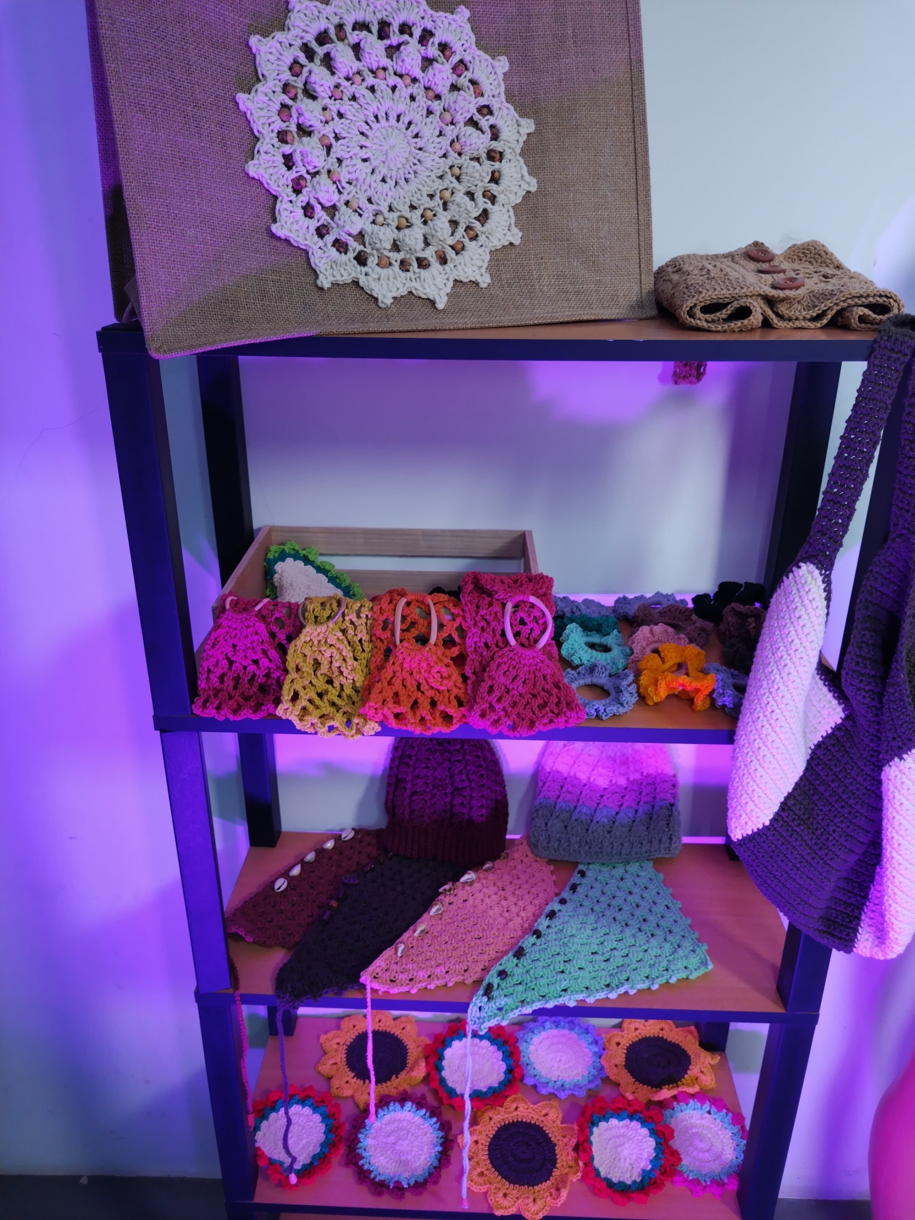 la primera edición de “Mercadito Caja de ANDE” 2024 en San José, una feria dedicada a fortalecer y potenciar los negocios de accionistas emprendedores de todo el país, en la antigua aduana.