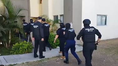 Detienen a papá que habría obligado a sus tres hijos a pedir dinero y alimentos en la calle