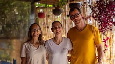 Joven le dio una alegría a su mamá al ayudar a rescatar la panadería que cerraron por la pandemia