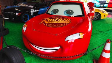 Rayo McQueen hizo parada en Costa Rica y vino acompañado de otros carros de película