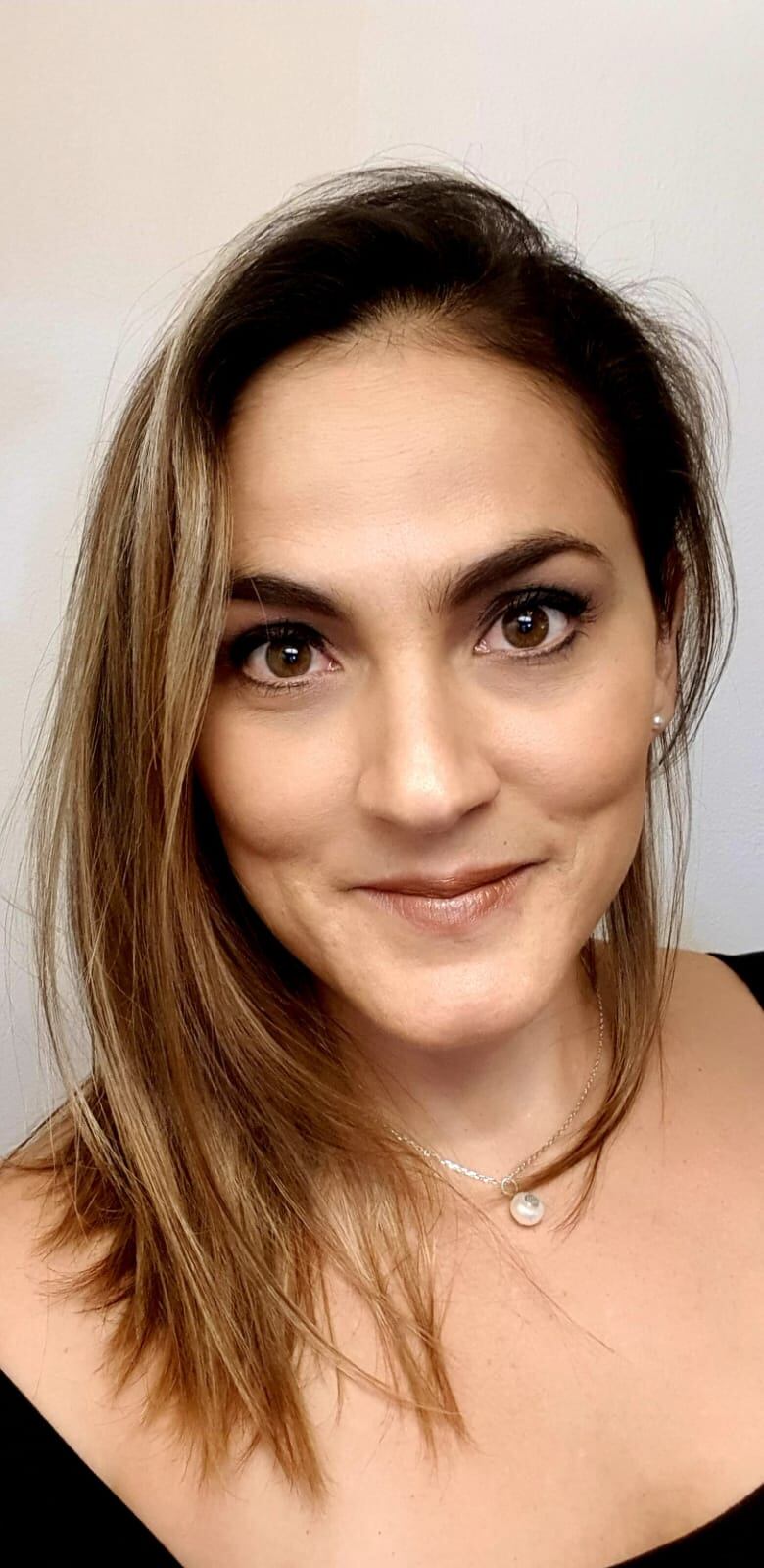 La microbióloga Angie Cervantes Rodríguez creó en el 2007 Hospisonrisas. Ella es la payasita "Solución Salina 90-60-90". Los doctores sonrisa alegran a pacientes, familiares y personal médico de todos los hospitales del país.