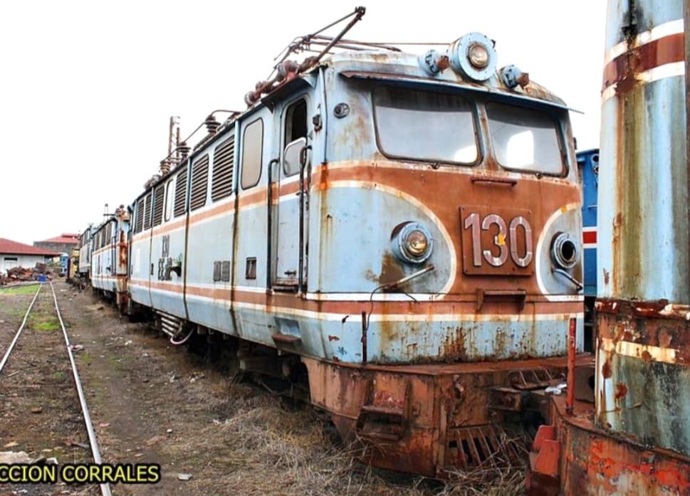 Giovanni Castaldini, el presidente de la Asociación de Desarrollo para la Preservación del Patrimonio Cultural de Orotina y un grupo de orotinenses restauraron la máquina 130 y ahora se exhibe en Orotina.