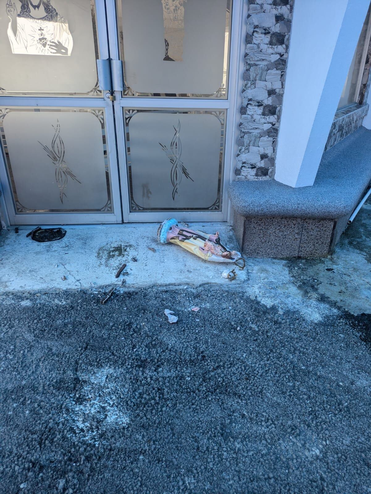 Tres nichos fueron profanados en el cementerio de Pacayas. Foto junta administrativa cementerio de Pacayas