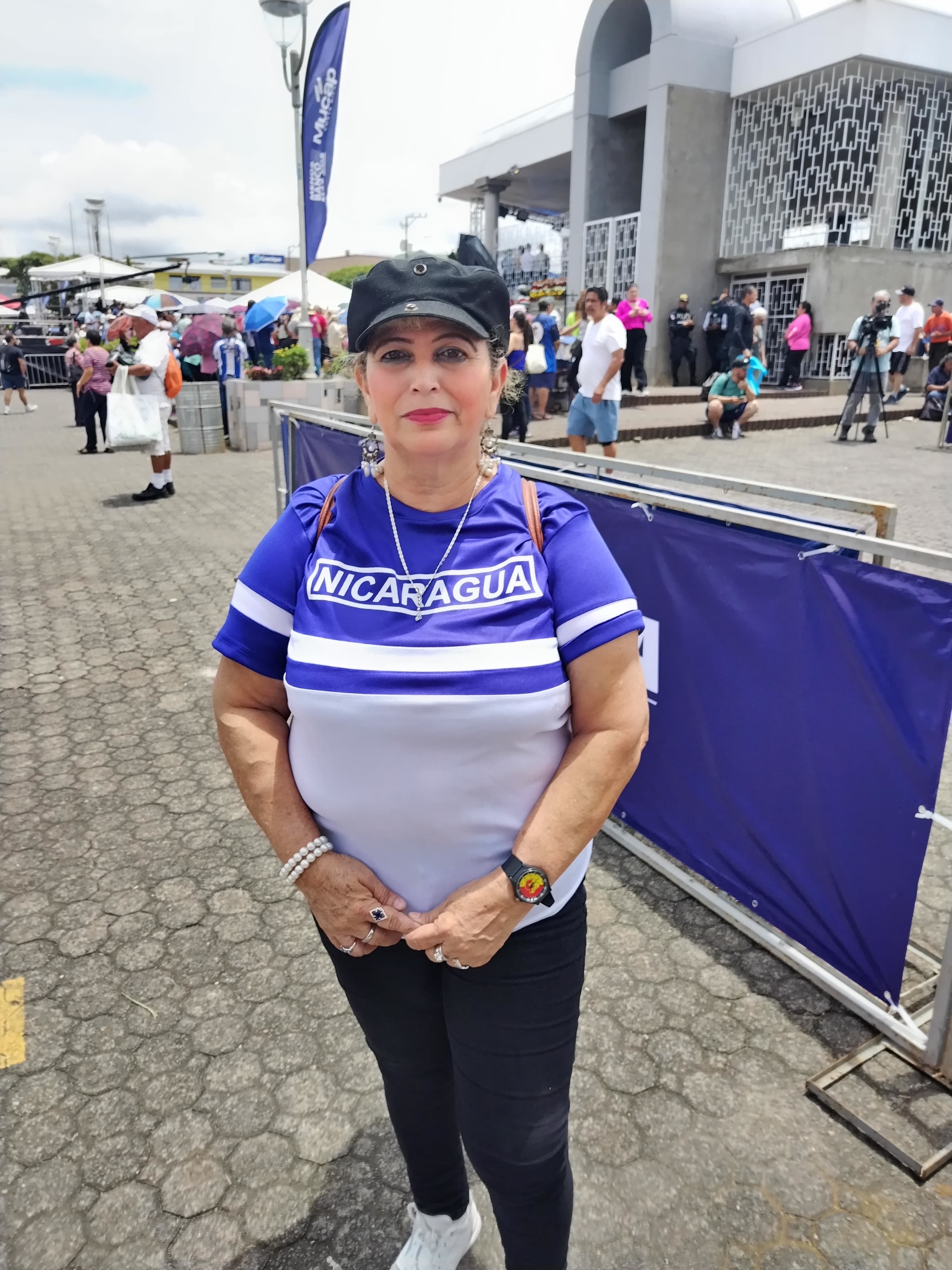 Doña Guadalupe Ruiz, nacida en el puro centro de Estelí hace 52, llegó el pasado 1 de agosto cargada de fe y alegría a la basílica de Nuestra Señora de los Ángeles en Cartago como parte de los miles de romeros que visitaron a la Negrita