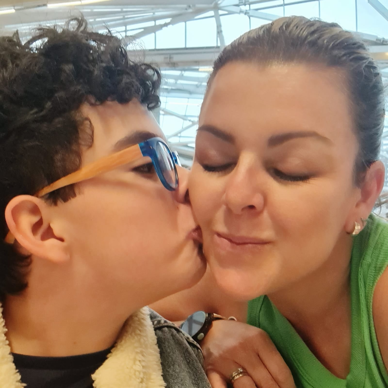 Alejandra Vega Vindas es la mamá de un niño autista, Mariano Rodríguez Vega, ambos se hicieron tiktokeros en el 2021