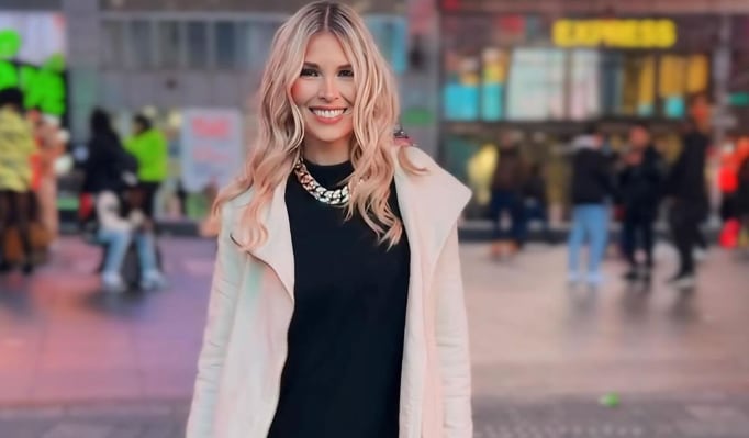 Modelo Karla Ortiz, reina del Mrs Universe Costa Rica, concurso de belleza para señoras